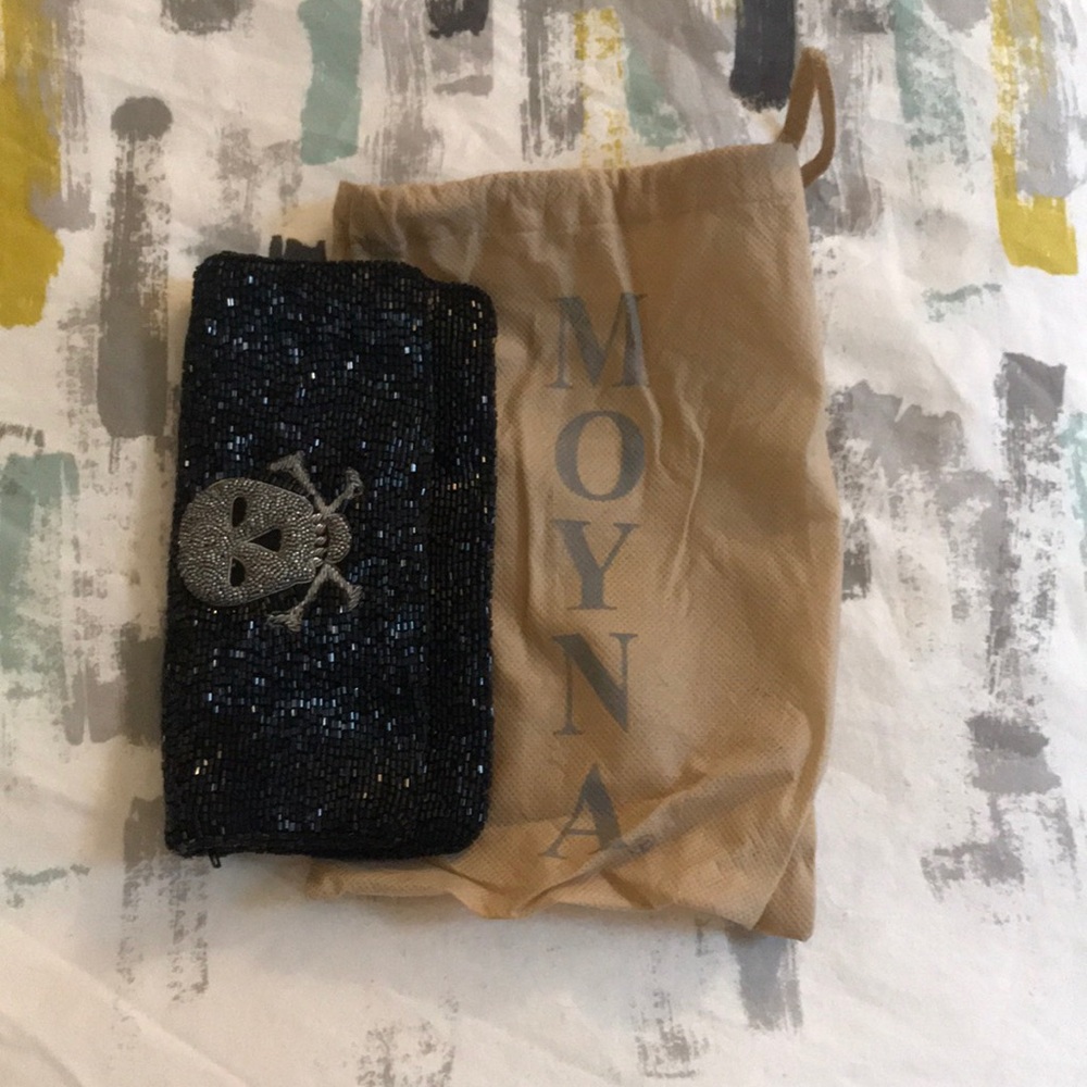 beaded skull and cross bones clutch